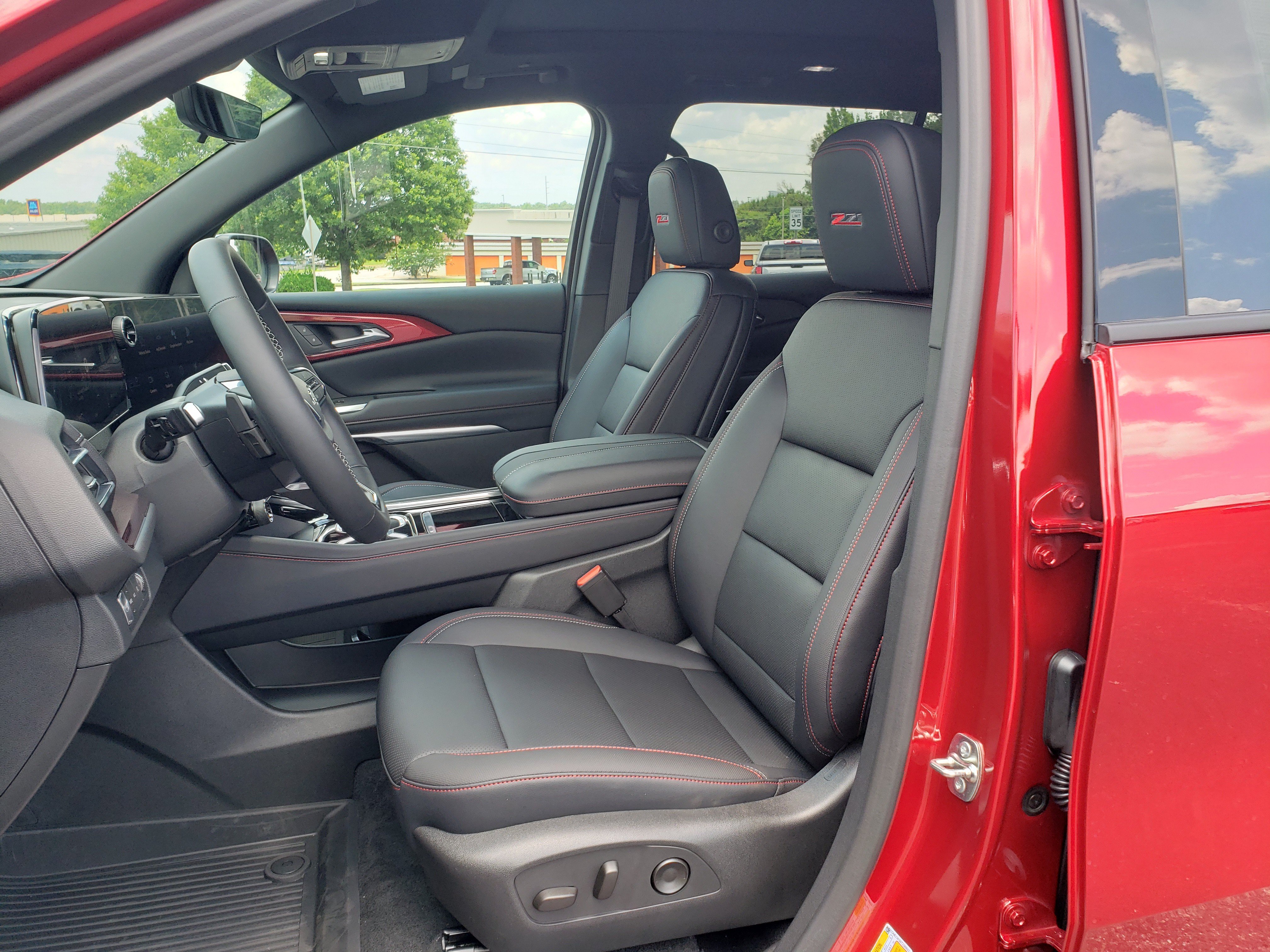 New 2026 Chevrolet Traverse Z71 w/ Driver Confidence Package AWD/4WD image 30