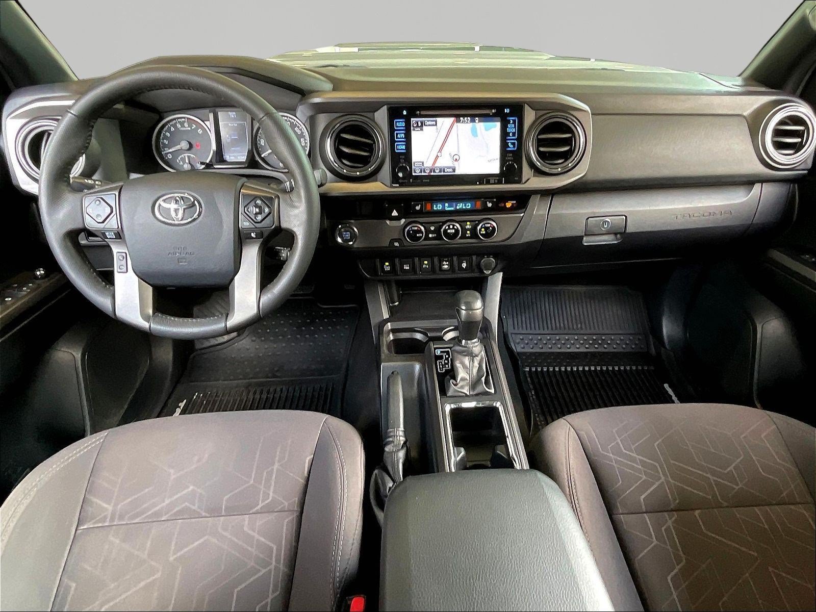 Used 2017 Toyota Tacoma SR5 RWD image 8