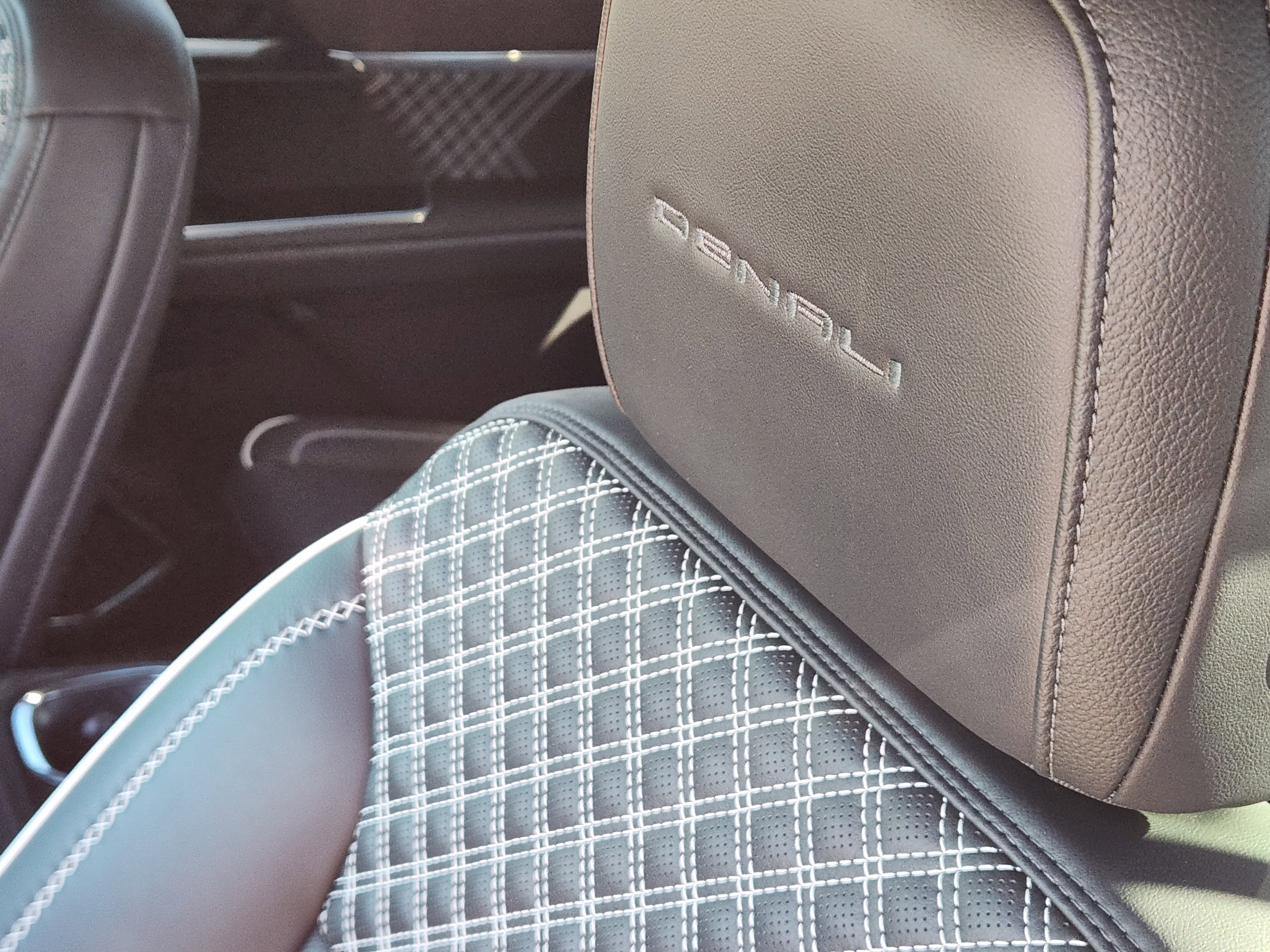 Used 2024 GMC Acadia Denali w/ Super Cruise Package image 17