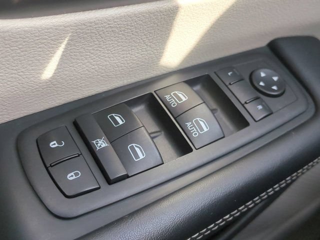 Used 2023 Chrysler Voyager LX FWD image 22