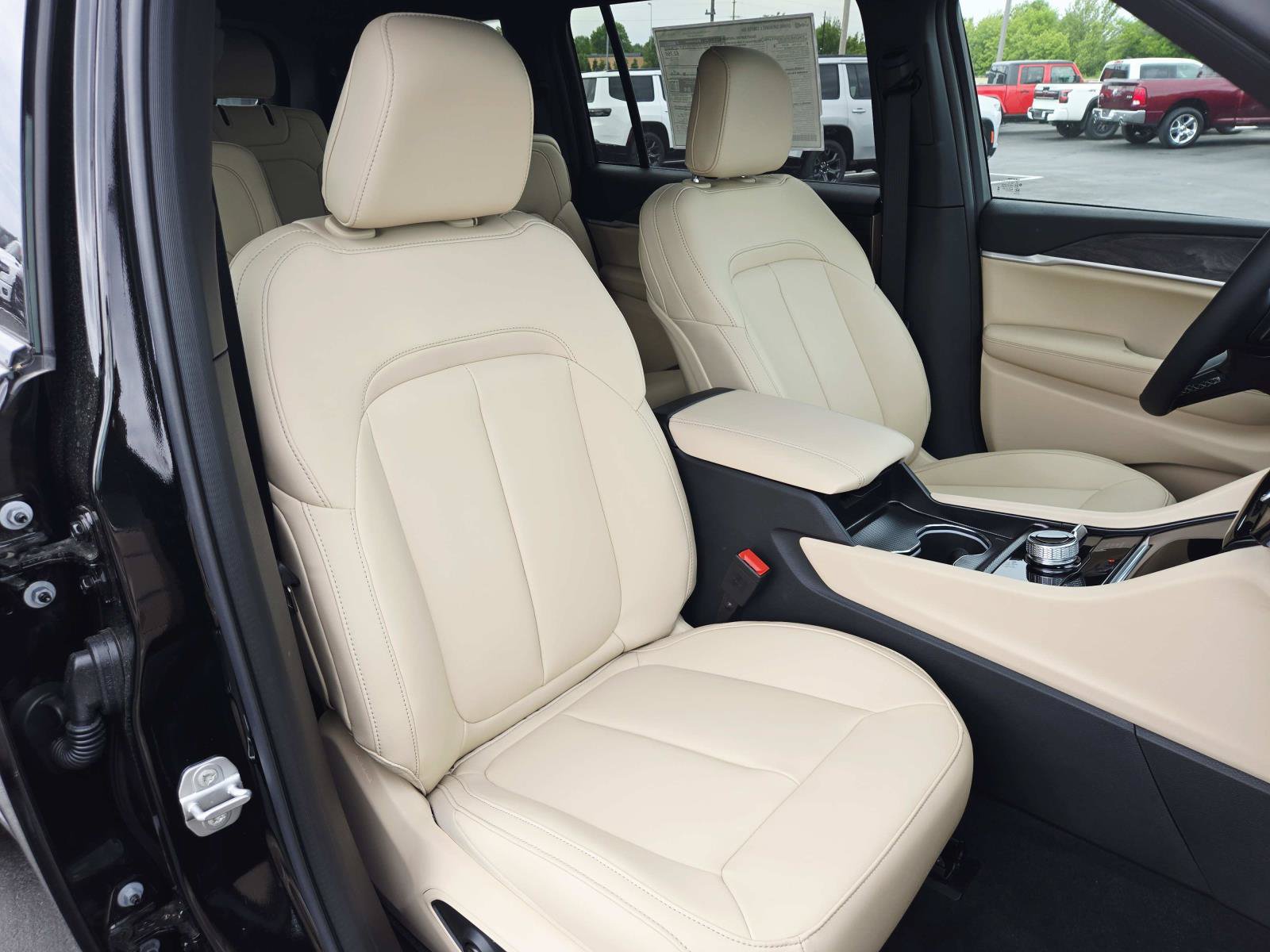 New 2026 Jeep Grand Cherokee L Limited AWD/4WD image 18