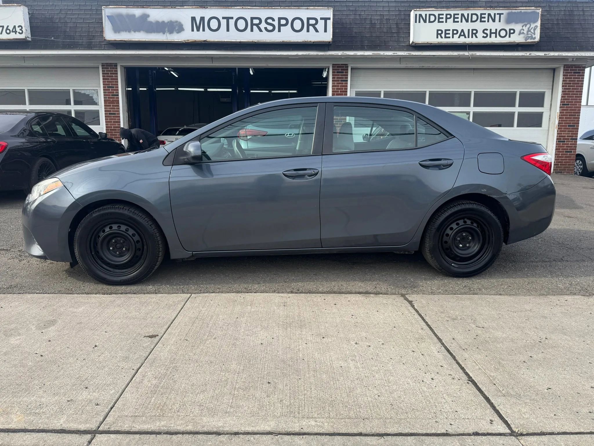Used 2016 Toyota Corolla LE FWD image 8
