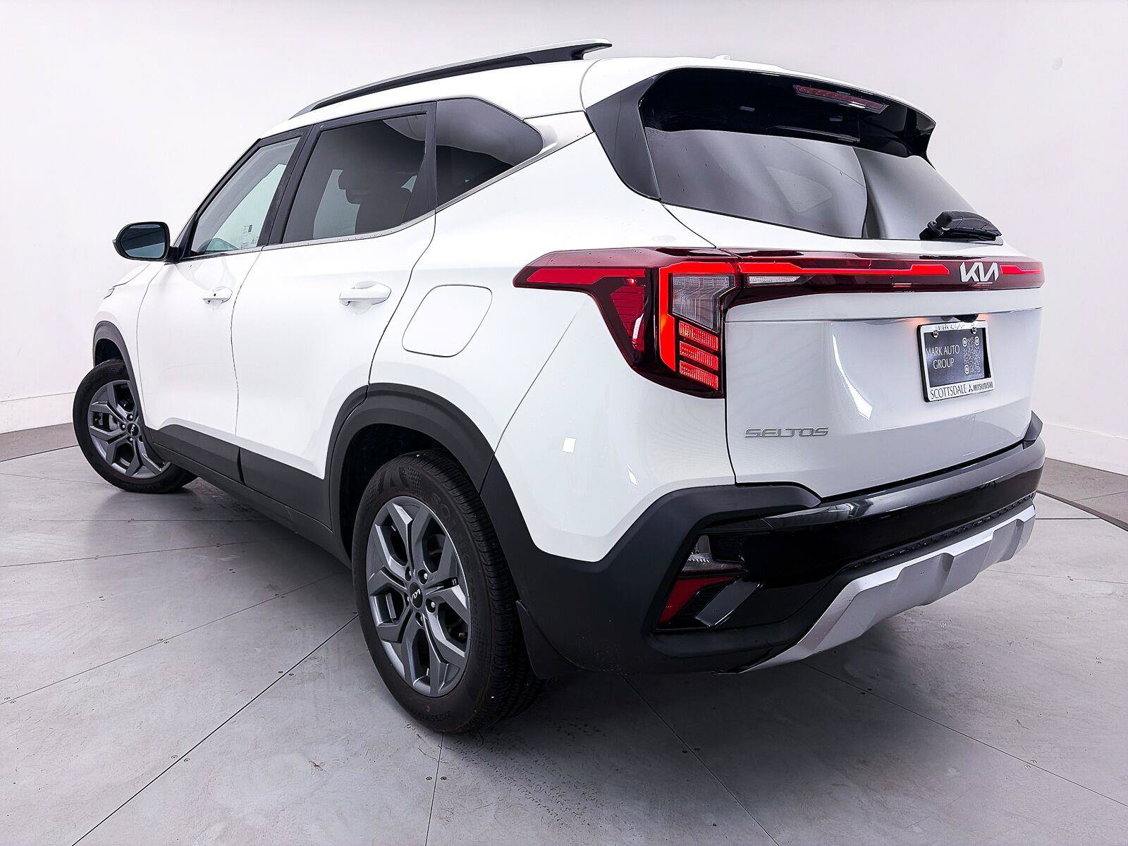 Used 2024 Kia Seltos S FWD image 2