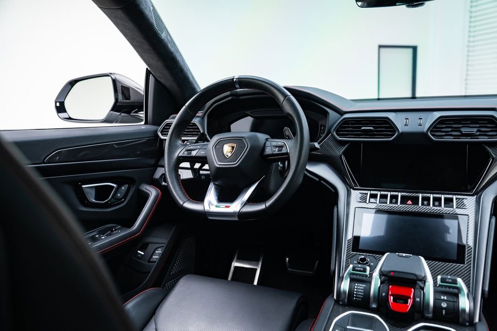 Used 2022 Lamborghini Urus image 23