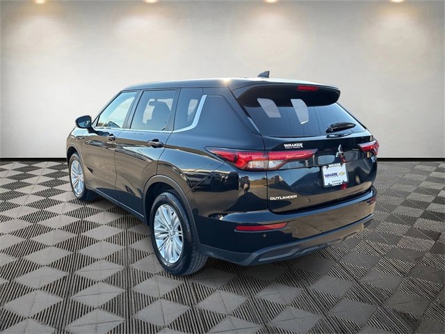 Used 2024 Mitsubishi Outlander ES image 3