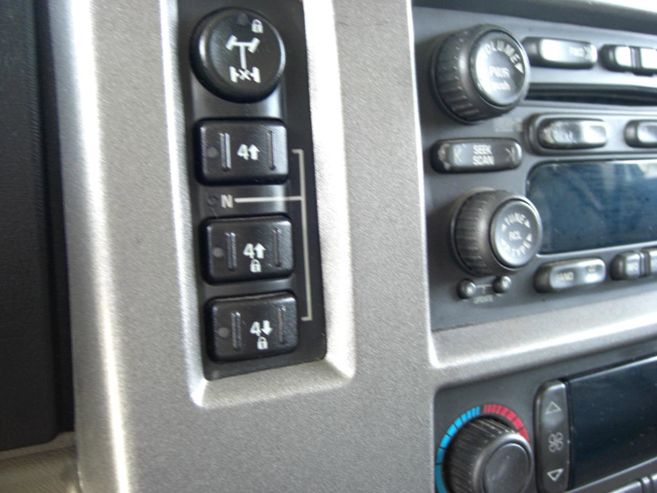 Used 2003 HUMMER H2 w/ Preferred Equipment Group image 23