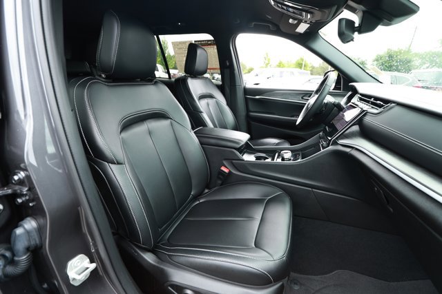 Used 2024 Jeep Grand Cherokee Limited w/ Black Appearance Package RWD image 29