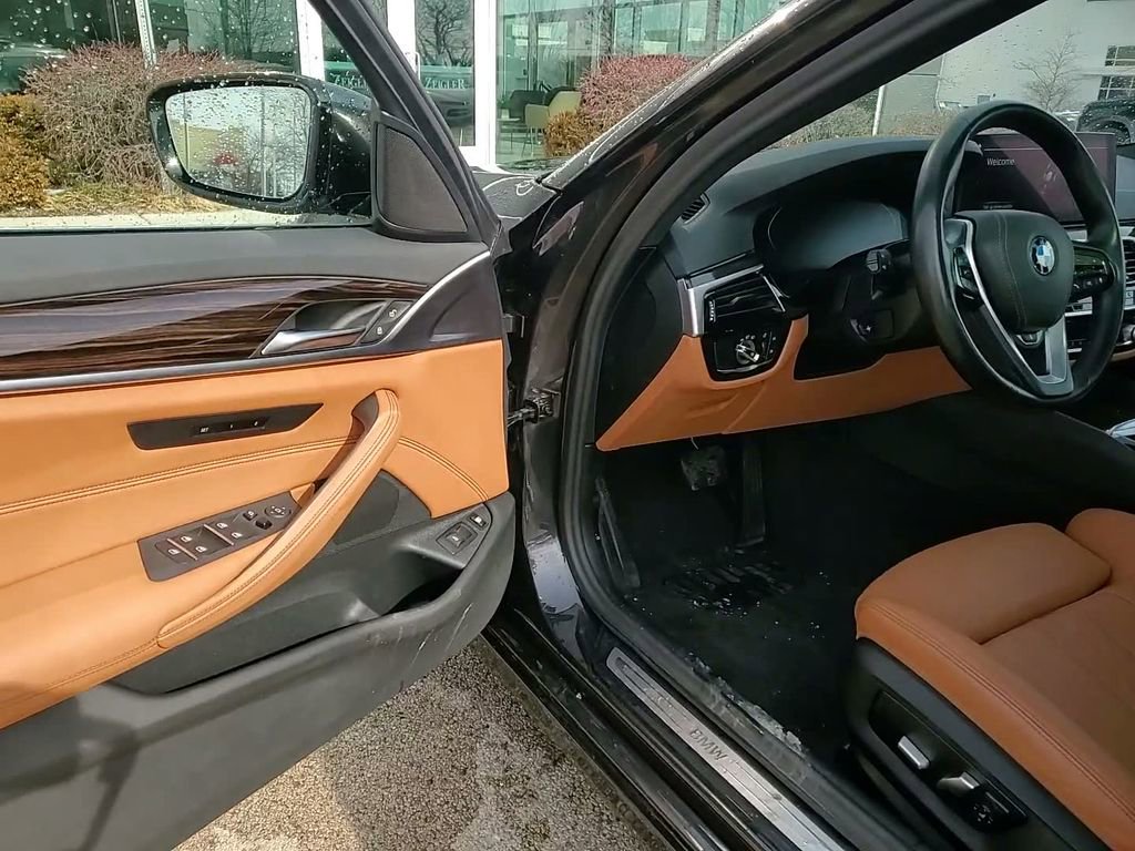 Used 2023 BMW 530e xDrive w/ Convenience Package image 23