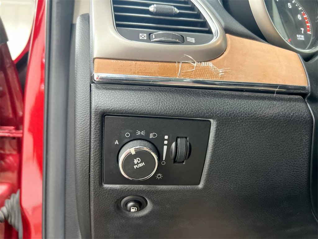 Used 2011 Jeep Grand Cherokee Overland image 17