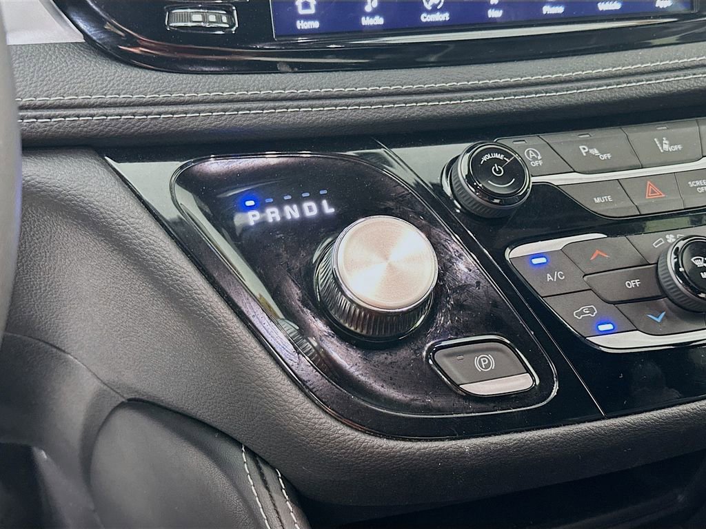 Certified 2025 Chrysler Pacifica Limited image 25