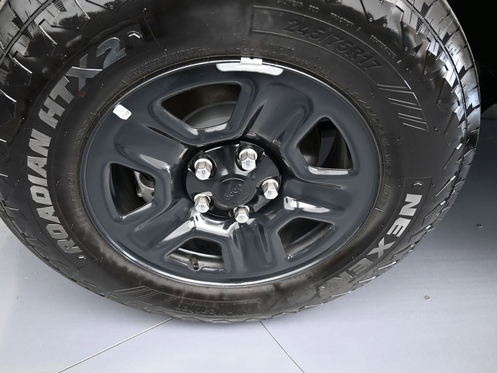 Used 2025 Jeep Wrangler Sport image 41