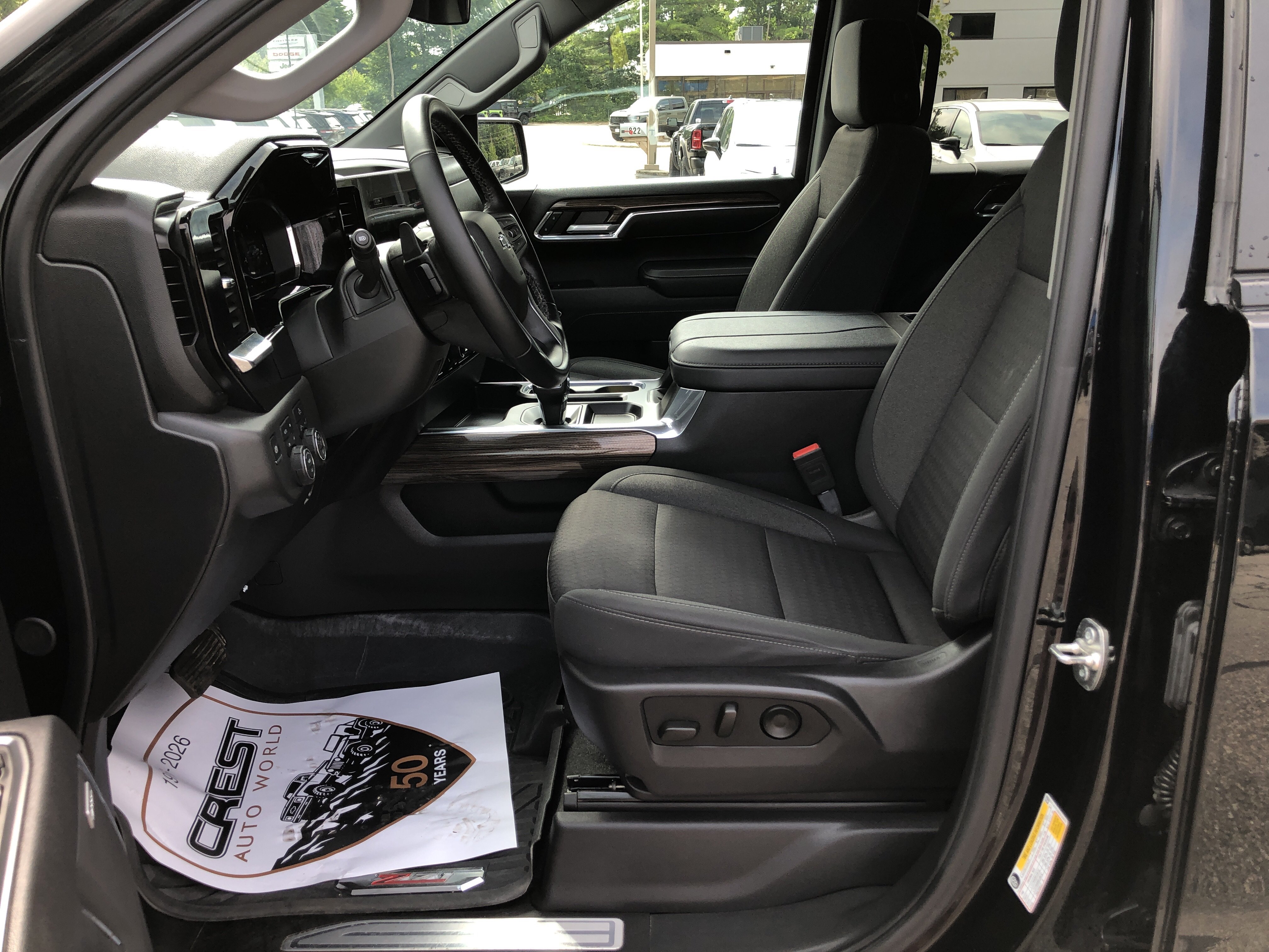Used 2025 Chevrolet Silverado 1500 LT Trail Boss w/ Convenience Package II AWD/4WD image 13