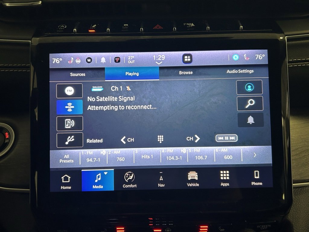 Used 2023 Jeep Grand Cherokee Limited w/ Black Appearance Package image 13