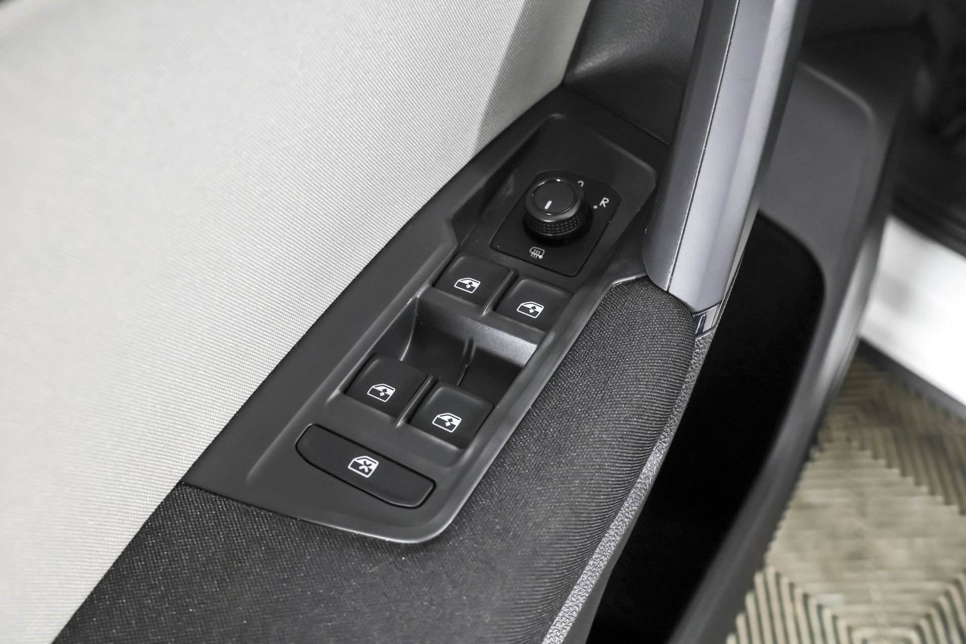 Used 2019 Volkswagen Tiguan S w/ Driver Assistance Package image 33