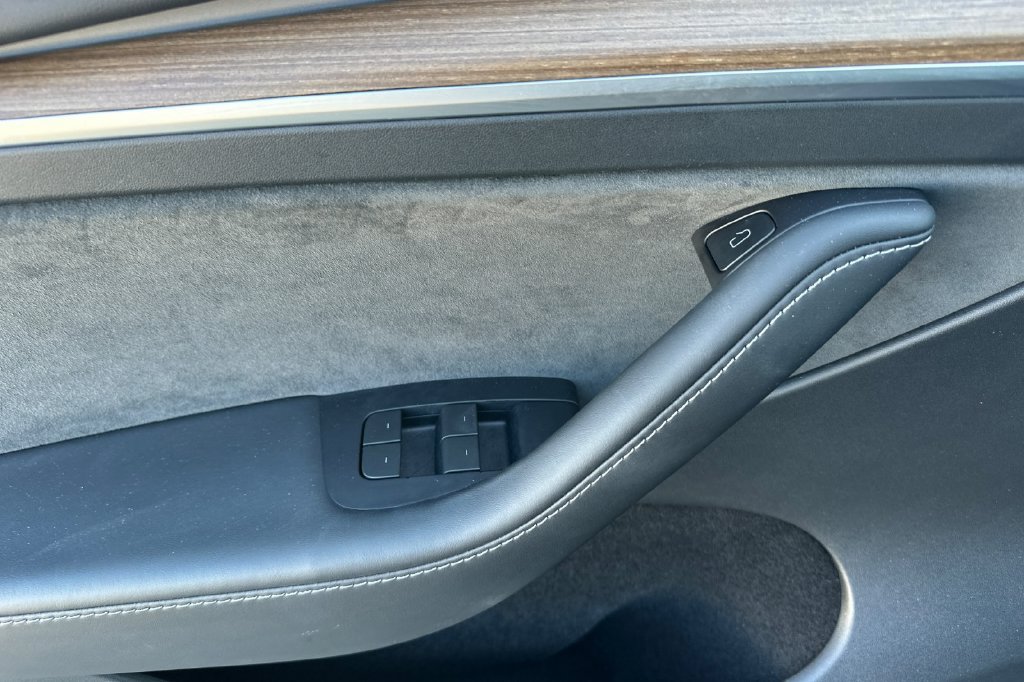 Used 2023 Tesla Model Y 2WD image 10