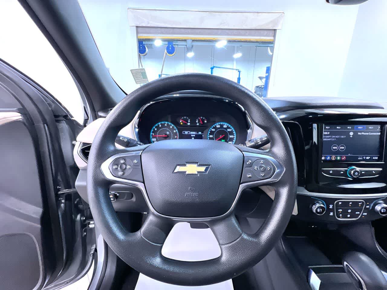 Used 2023 Chevrolet Traverse LS FWD image 15