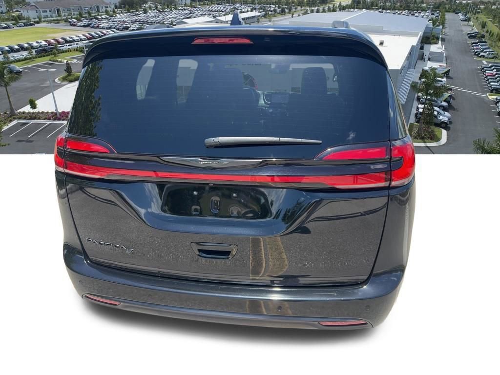 Used 2024 Chrysler Pacifica Touring-L w/ S Appearance Package FWD image 22