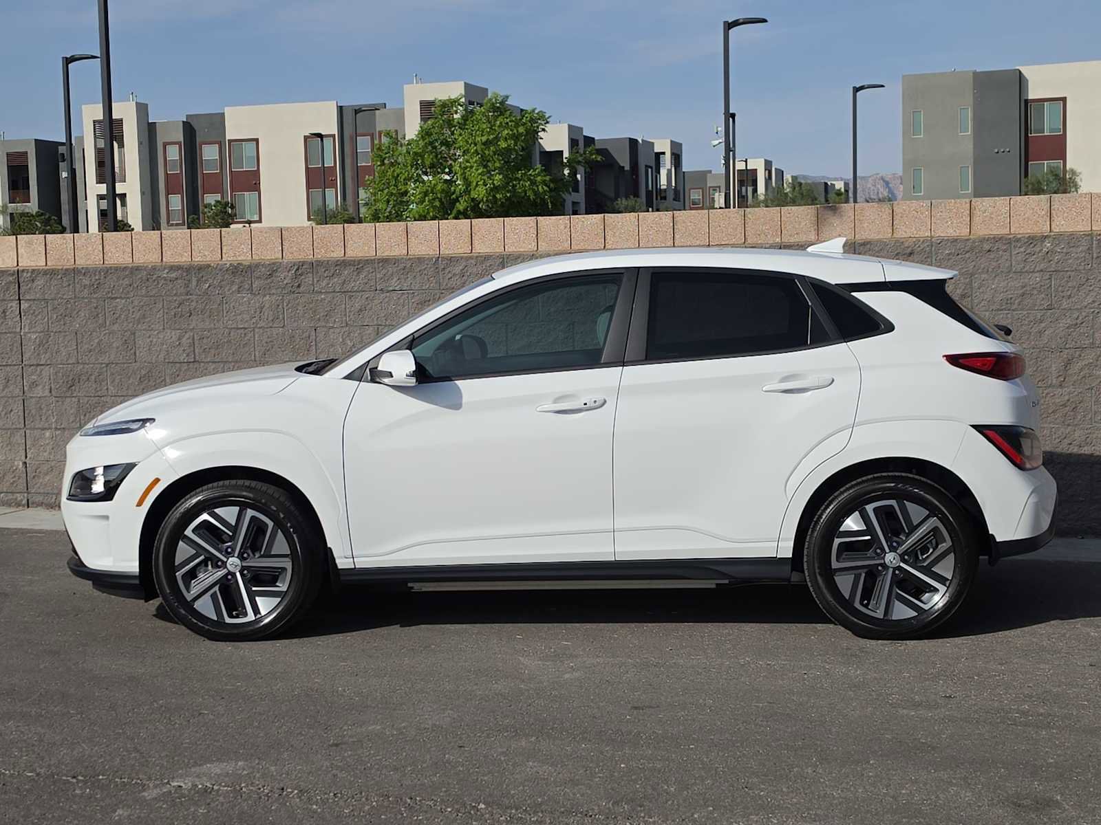 Used 2023 Hyundai Kona SE image 6