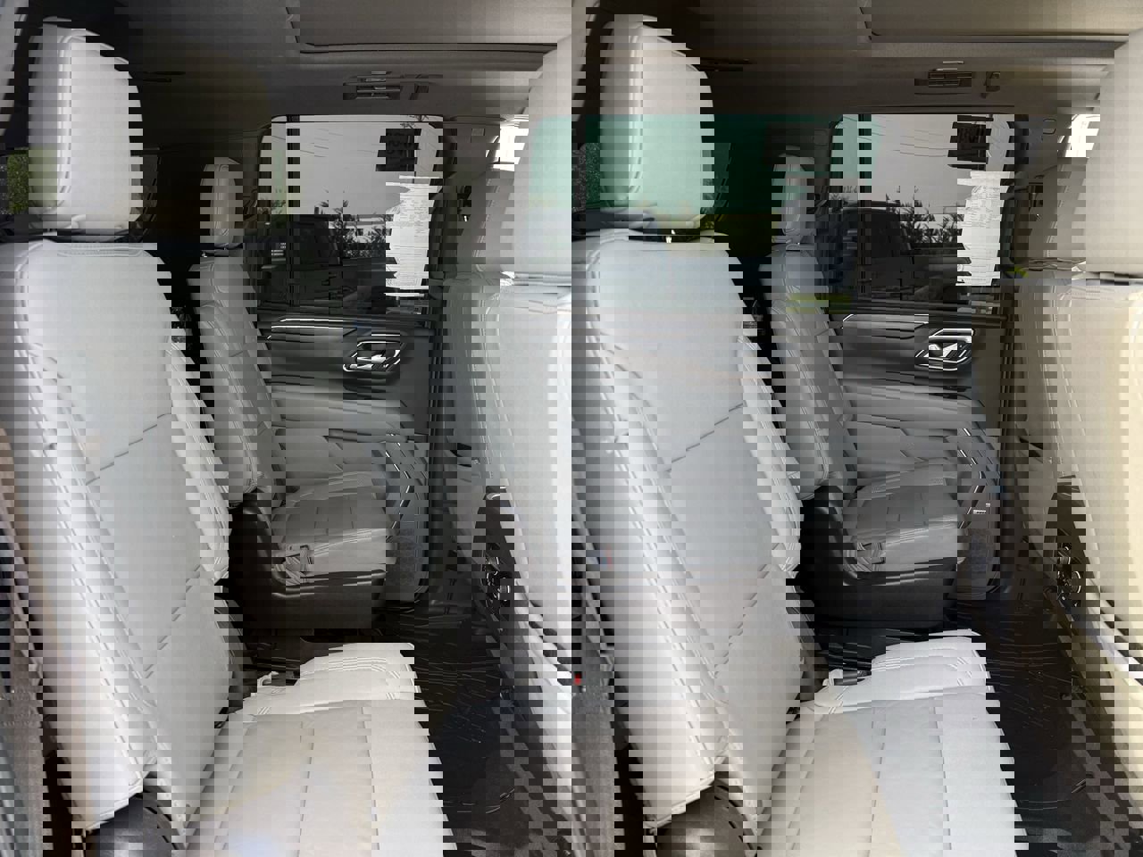 Certified 2024 Chevrolet Suburban LT w/ Luxury Package image 23