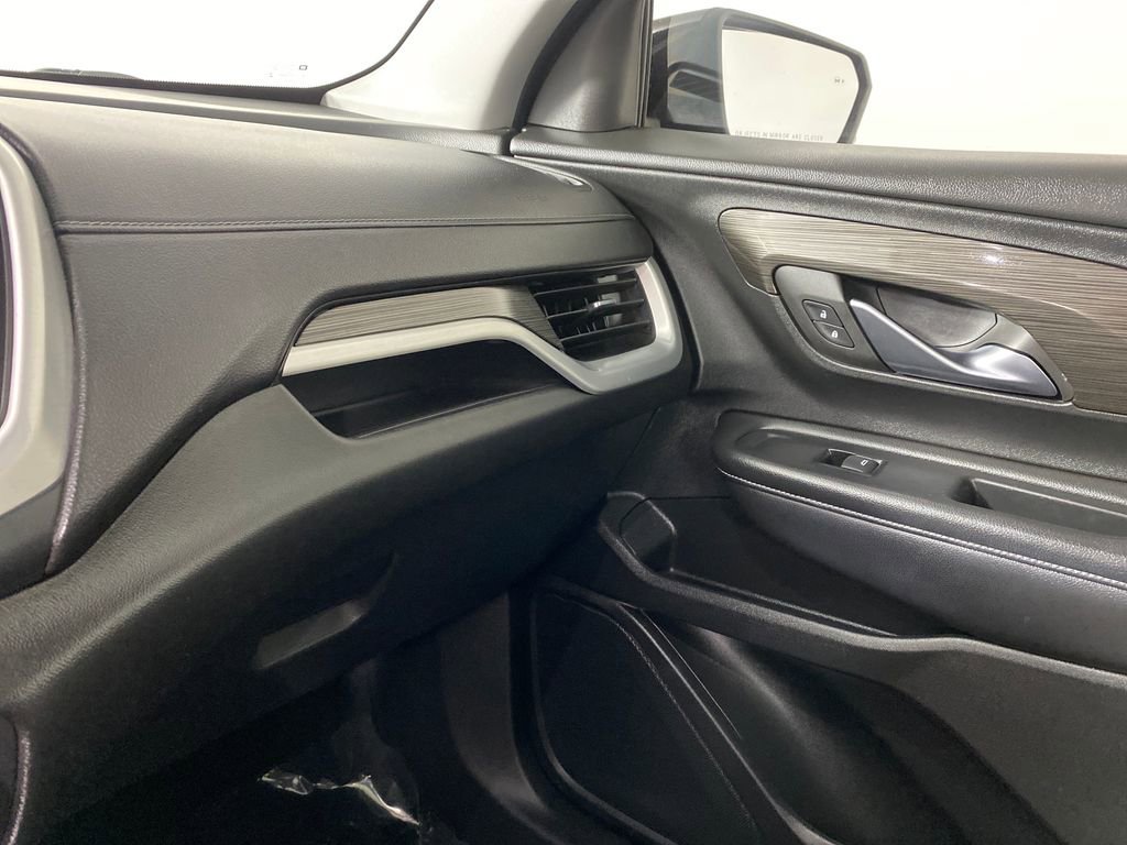 Used 2022 GMC Terrain SLT image 24