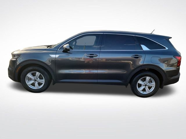 Used 2023 Kia Sorento LX image 2