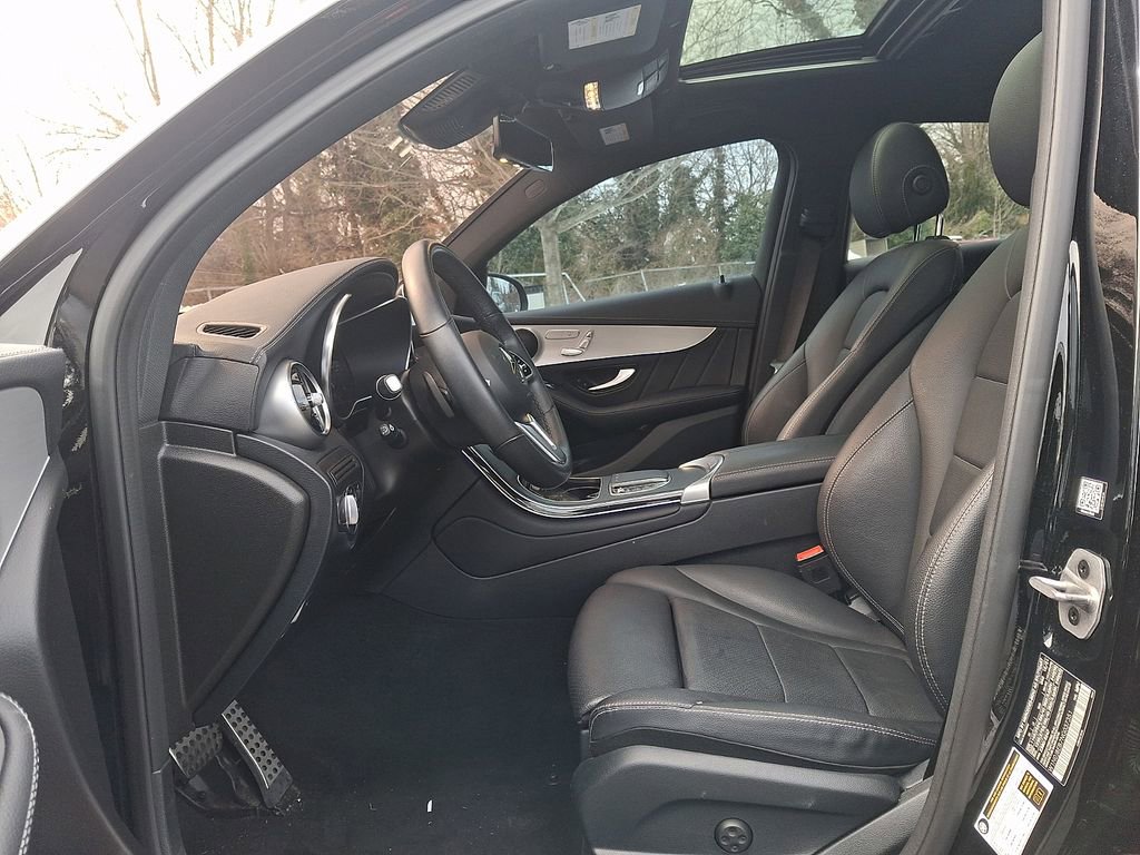 Used 2022 Mercedes-Benz GLC 300 4MATIC Coupe image 13