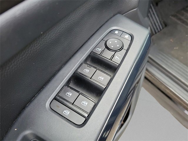 Used 2025 Nissan Pathfinder SV image 13