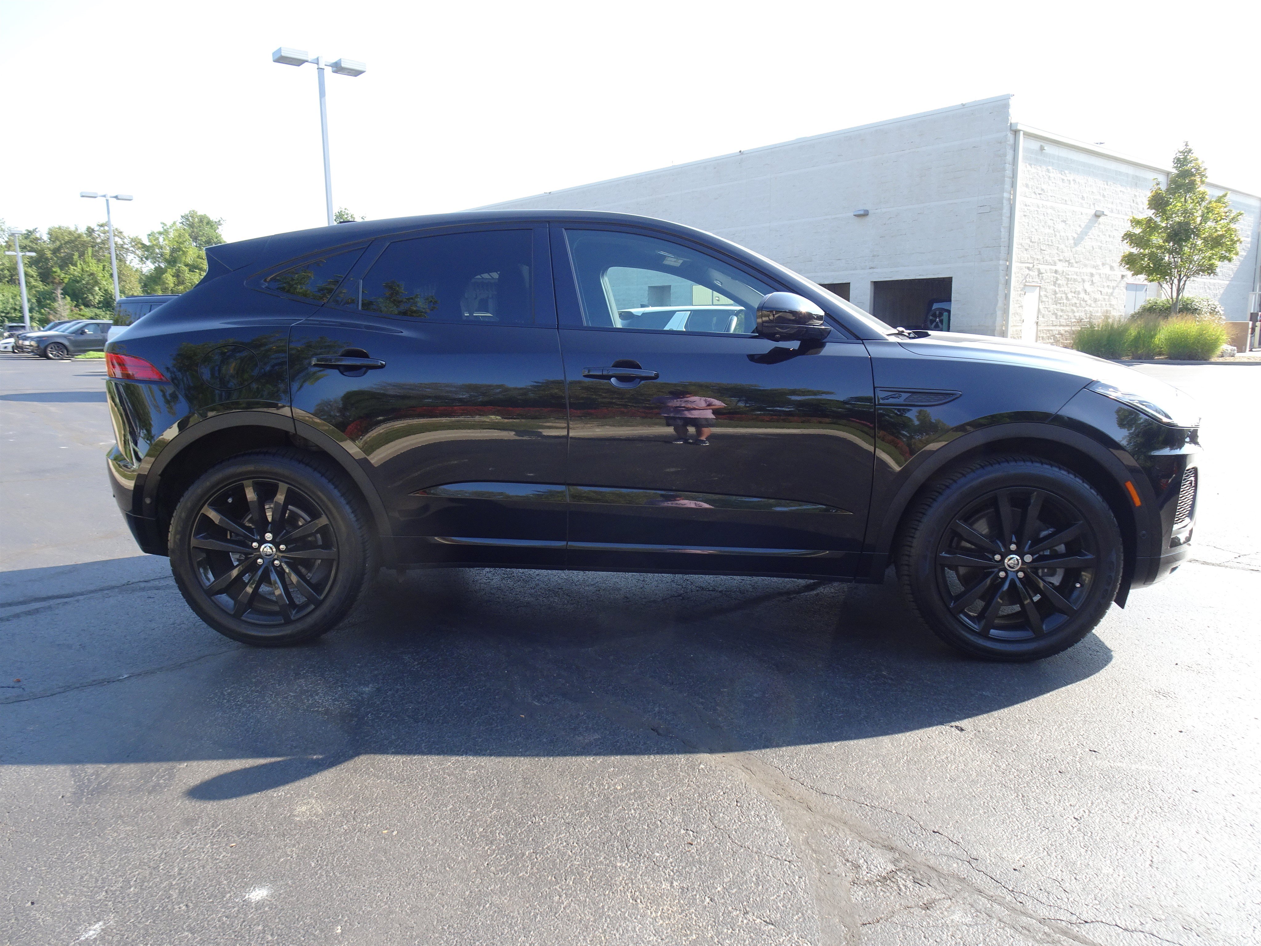 Certified 2024 Jaguar E-PACE R-Dynamic SE AWD/4WD image 9