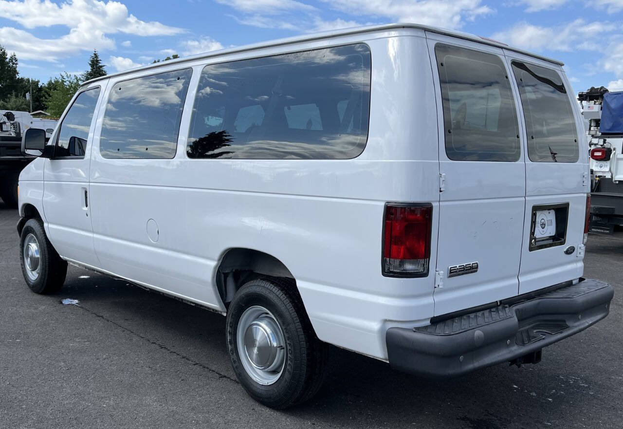 Used 2006 Ford E-350 and Econoline 350 XLT RWD image 7