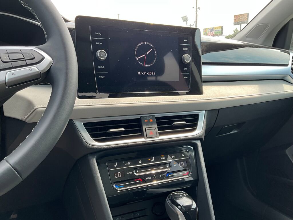 New 2025 Volkswagen Taos SE image 16