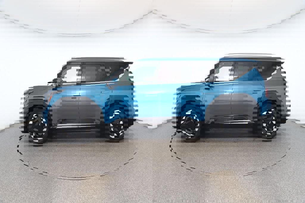 Used 2024 Kia EV9 Land image 2