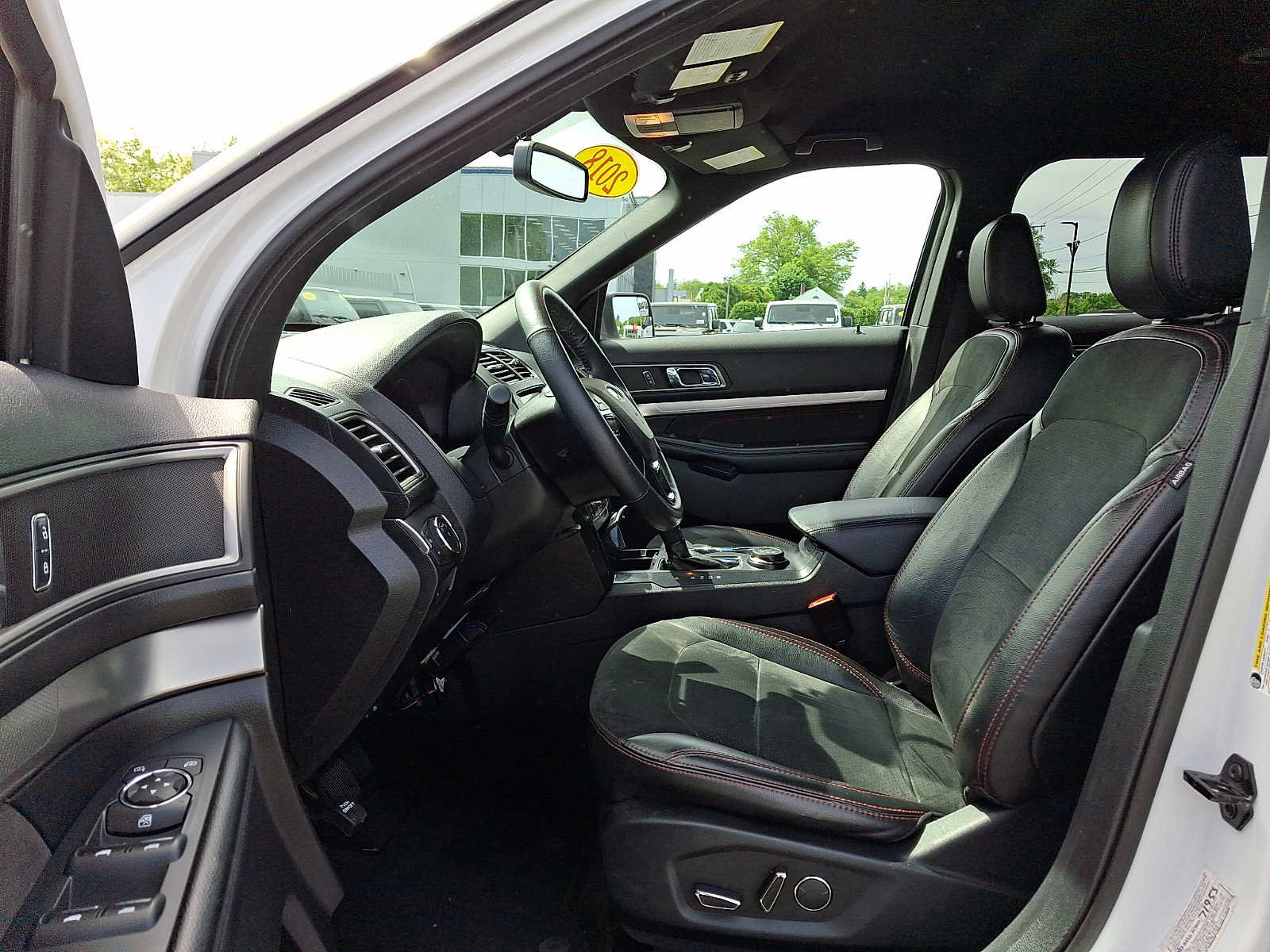 Used 2018 Ford Explorer XLT w/ Equipment Group 202A AWD/4WD image 15