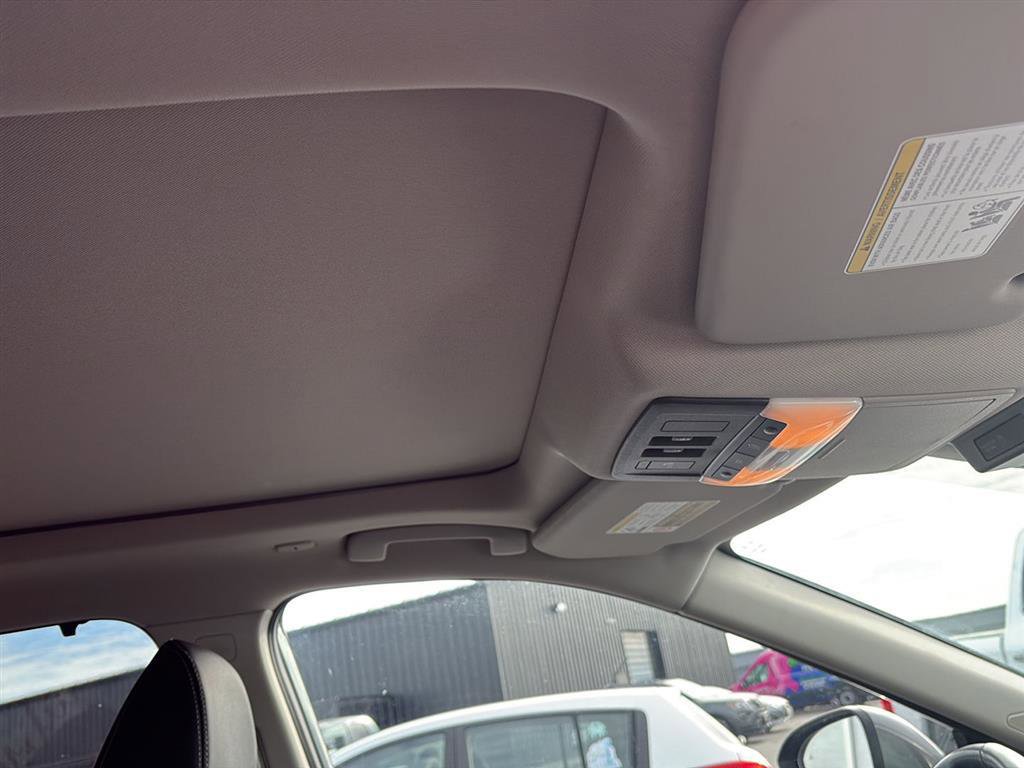 Used 2023 Nissan Rogue SL w/ SL Premium Package image 9