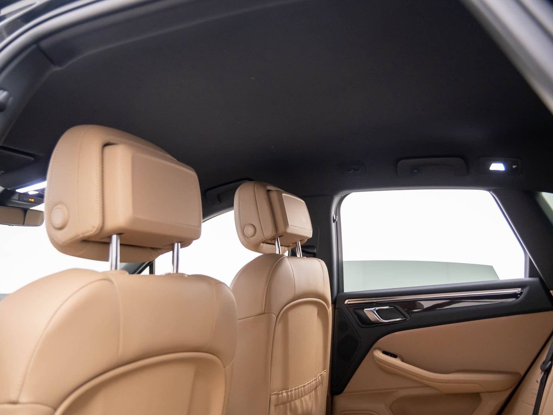 Certified 2025 Porsche Macan image 20