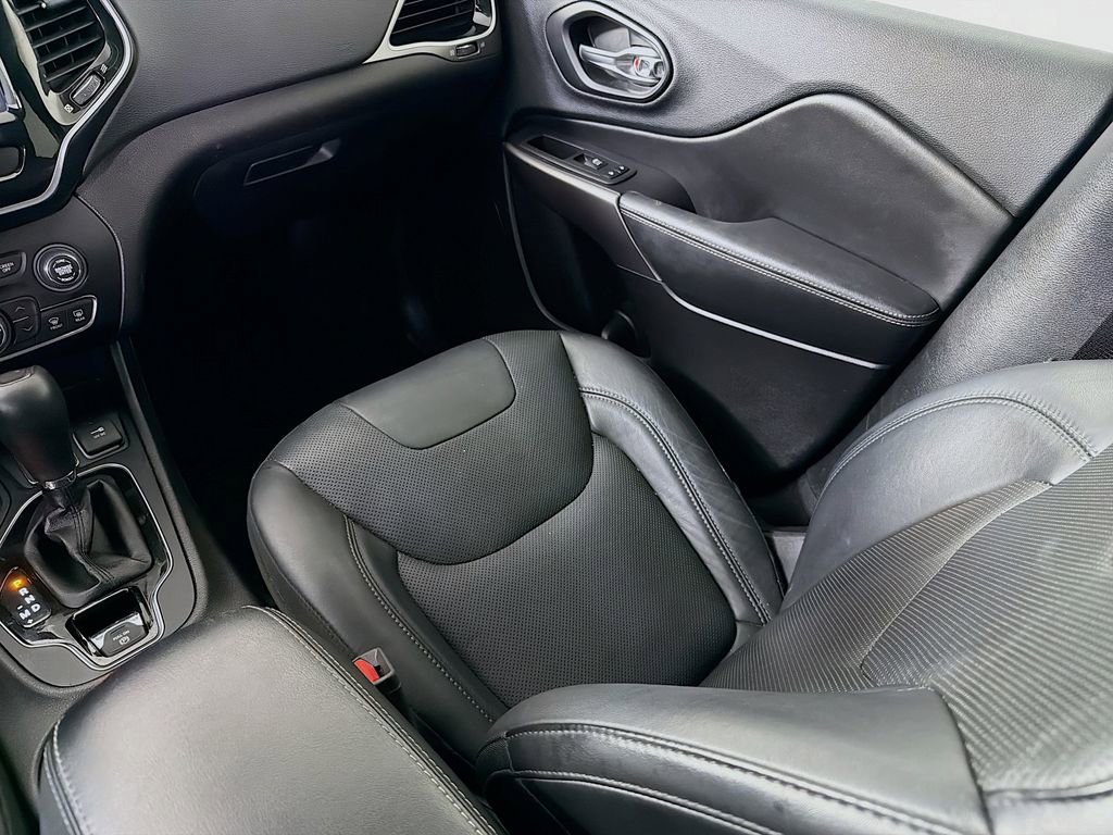 Used 2019 Jeep Cherokee Limited image 26