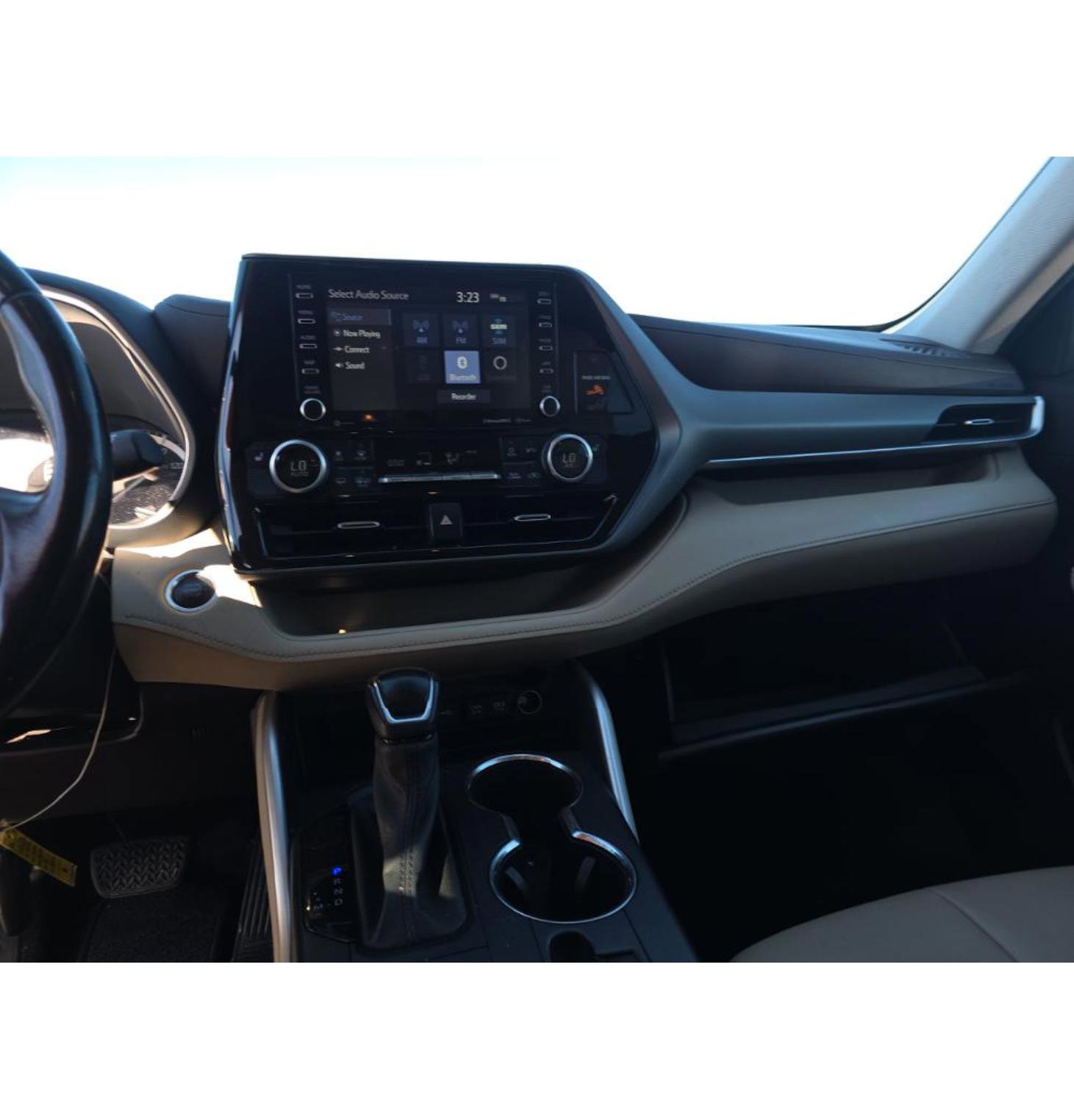 Used 2021 Toyota Highlander XLE image 24