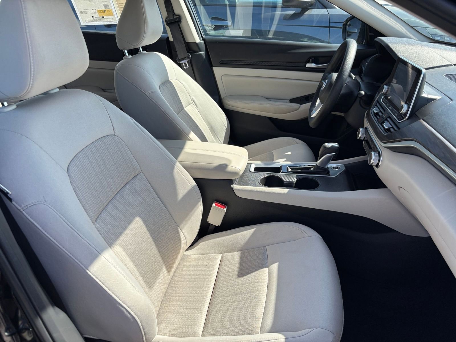 Used 2025 Nissan Altima 2.5 SV image 35