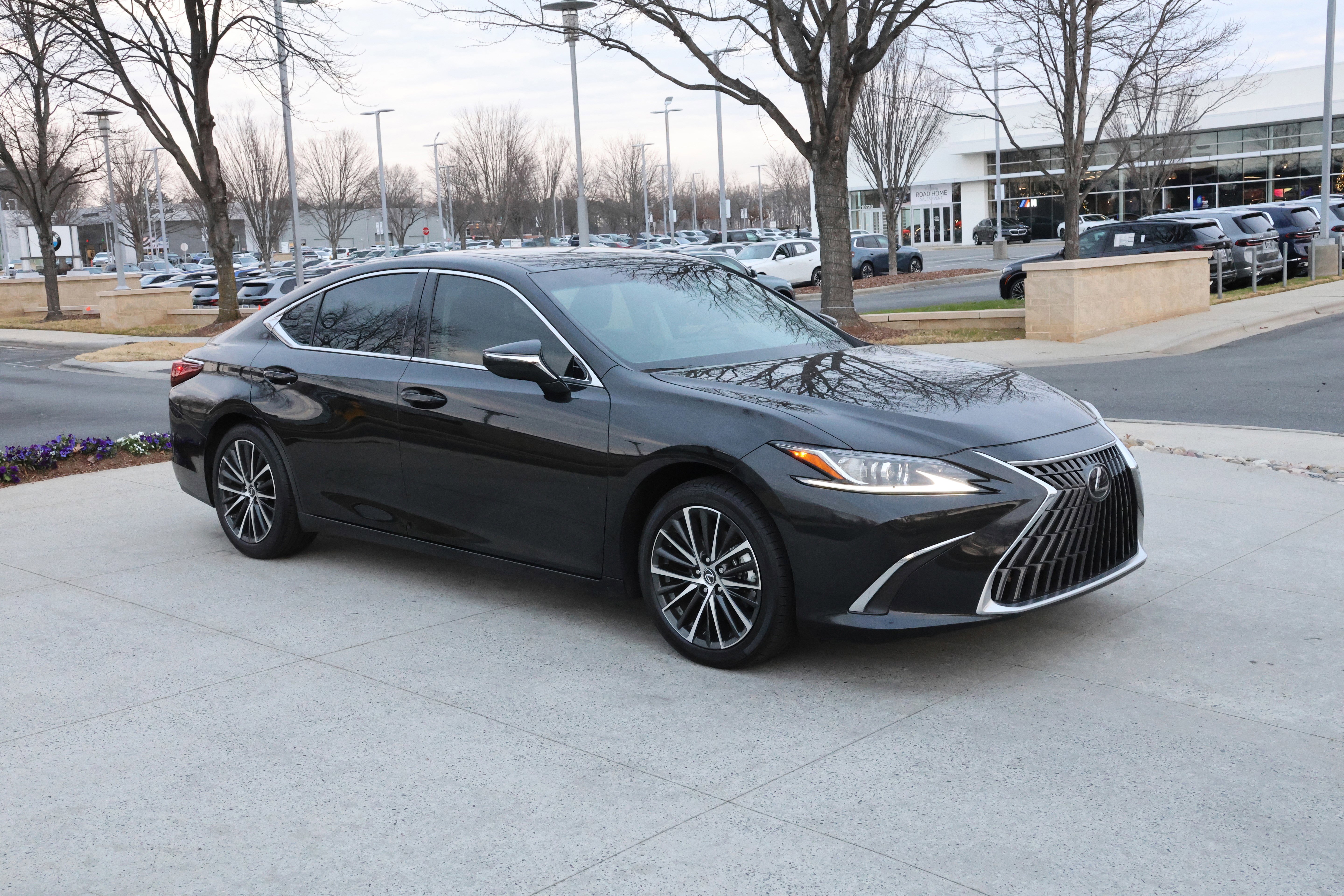 Used 2024 Lexus ES 350 350 w/ Premium Package image 2