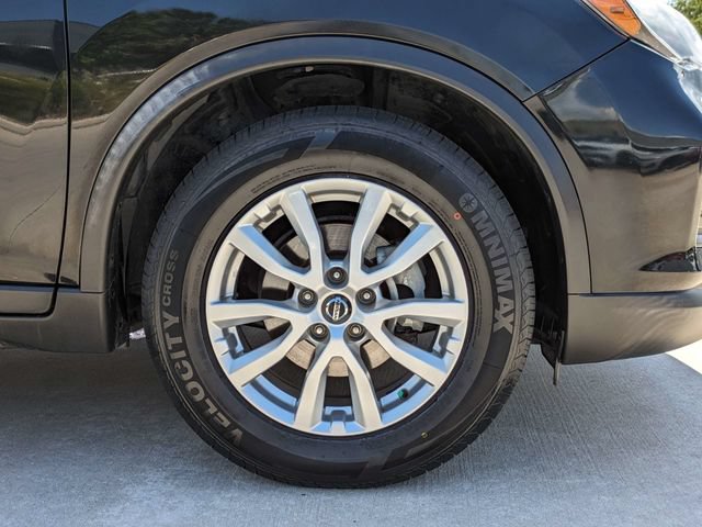 Used 2020 Nissan Rogue SV FWD image 12
