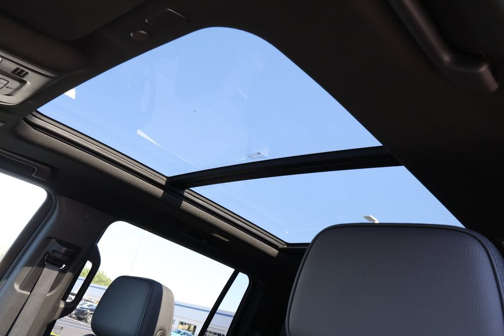Used 2022 GMC Yukon XL Denali AWD/4WD image 14