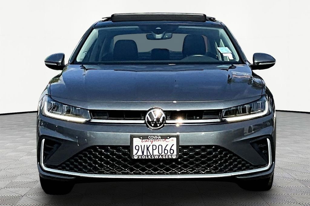 Used 2025 Volkswagen Jetta SEL image 2