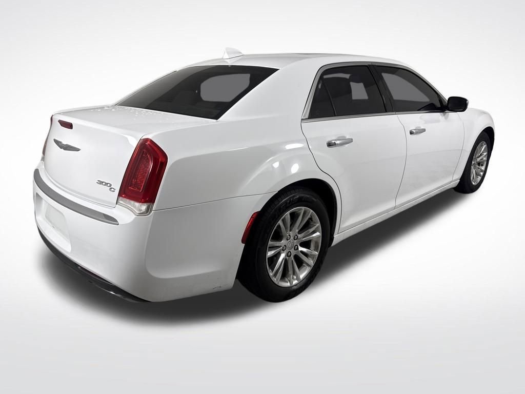 Used 2016 Chrysler 300 C image 3
