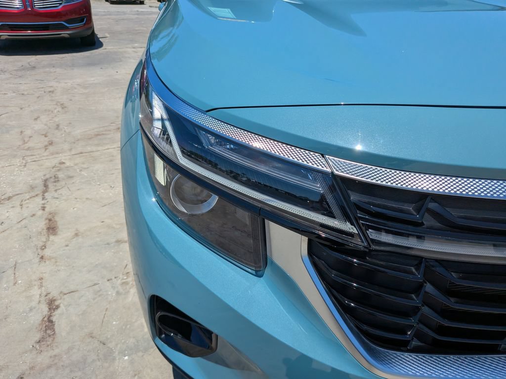 Certified 2025 Kia Seltos EX FWD image 10
