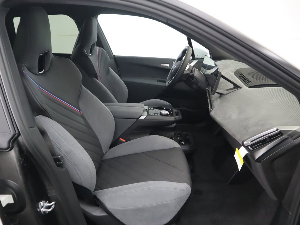 New 2026 BMW iX xDrive60 w/ M Sport Package image 21
