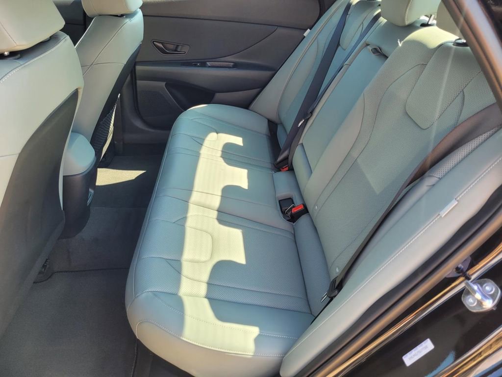 New 2025 Hyundai Elantra Limited FWD image 12