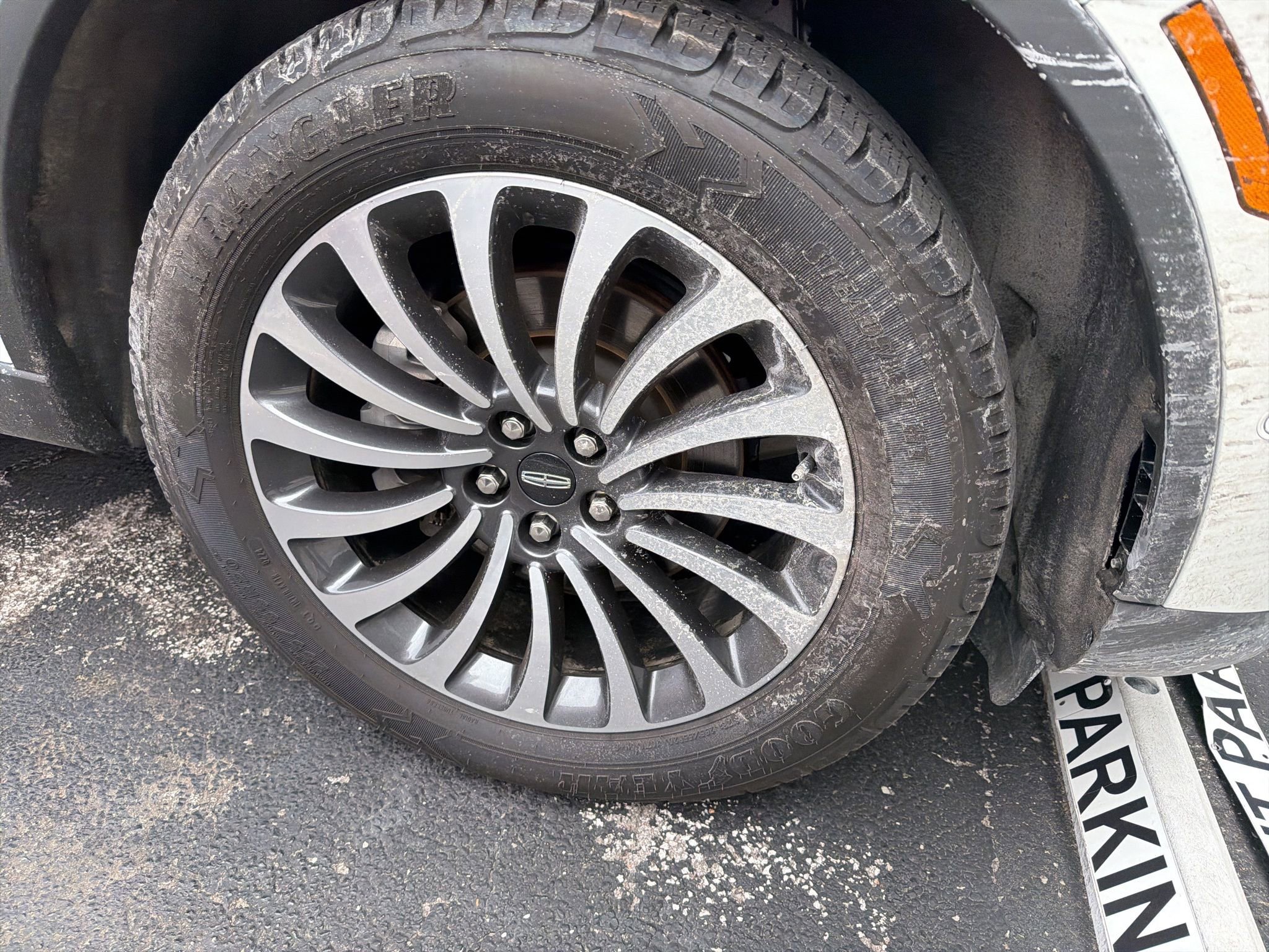 Used 2023 Lincoln Aviator Reserve w/ Equipment Group 201A image 4