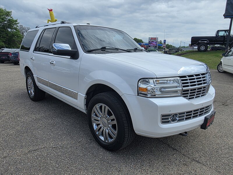 Used 2012 Lincoln Navigator 4WD image 2