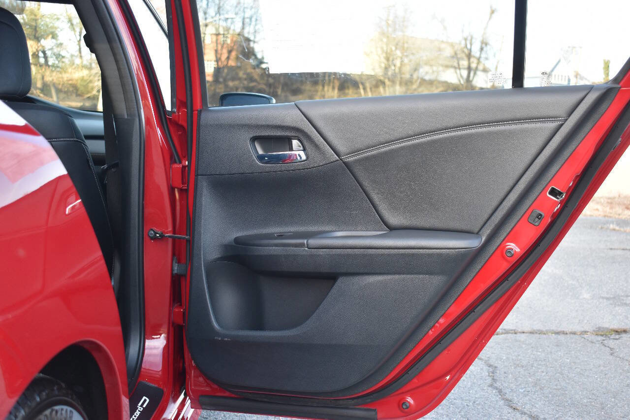 Used 2016 Honda Accord Sport image 11