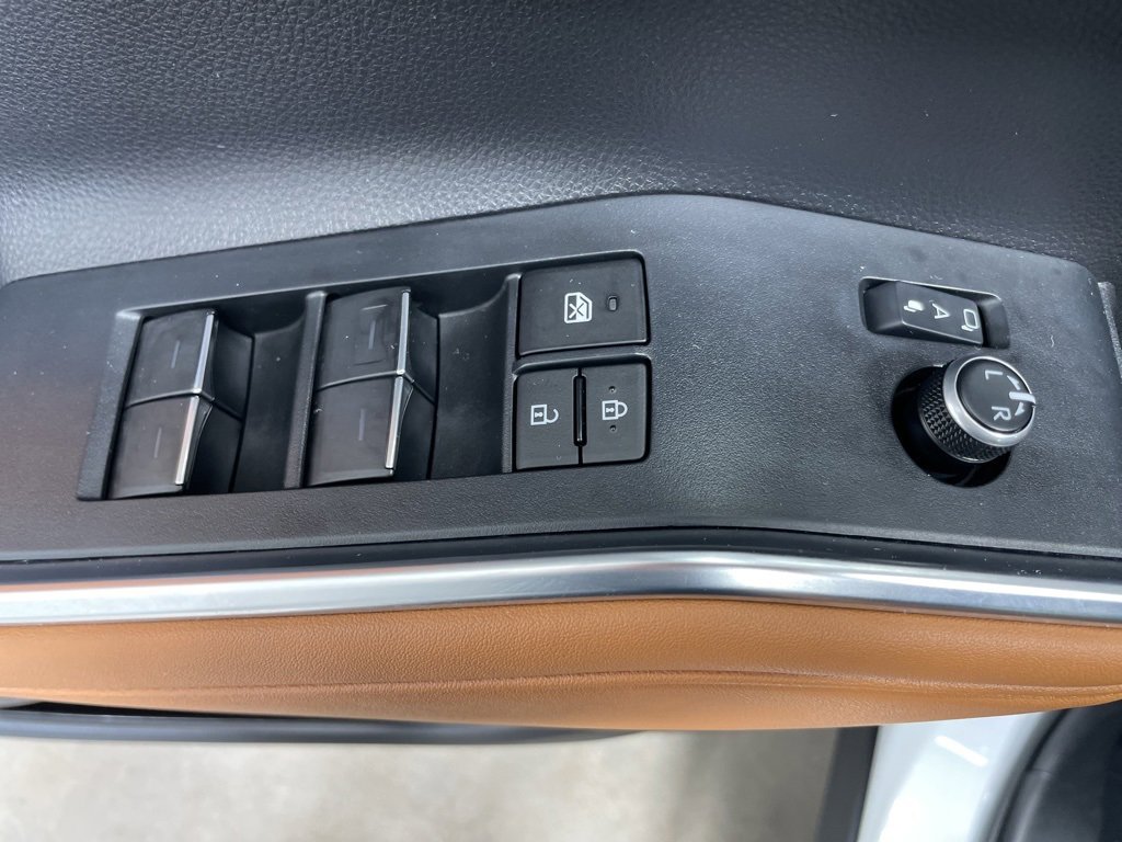 Used 2024 Toyota Highlander Platinum image 27