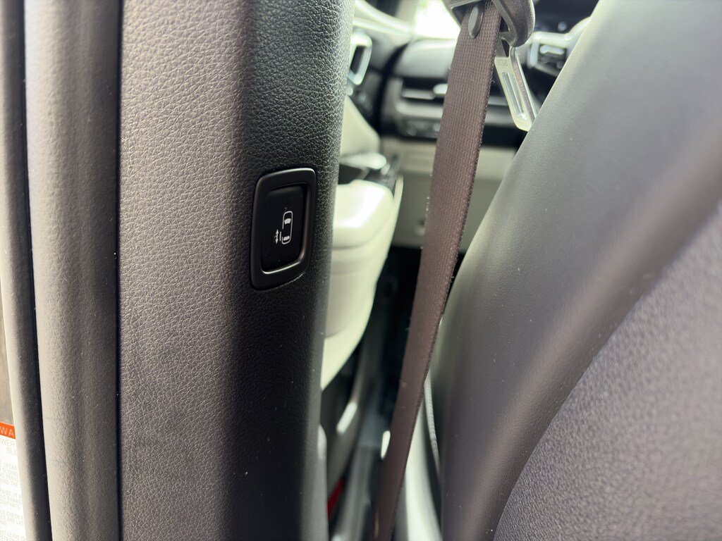 Used 2023 Kia Carnival SX FWD image 19